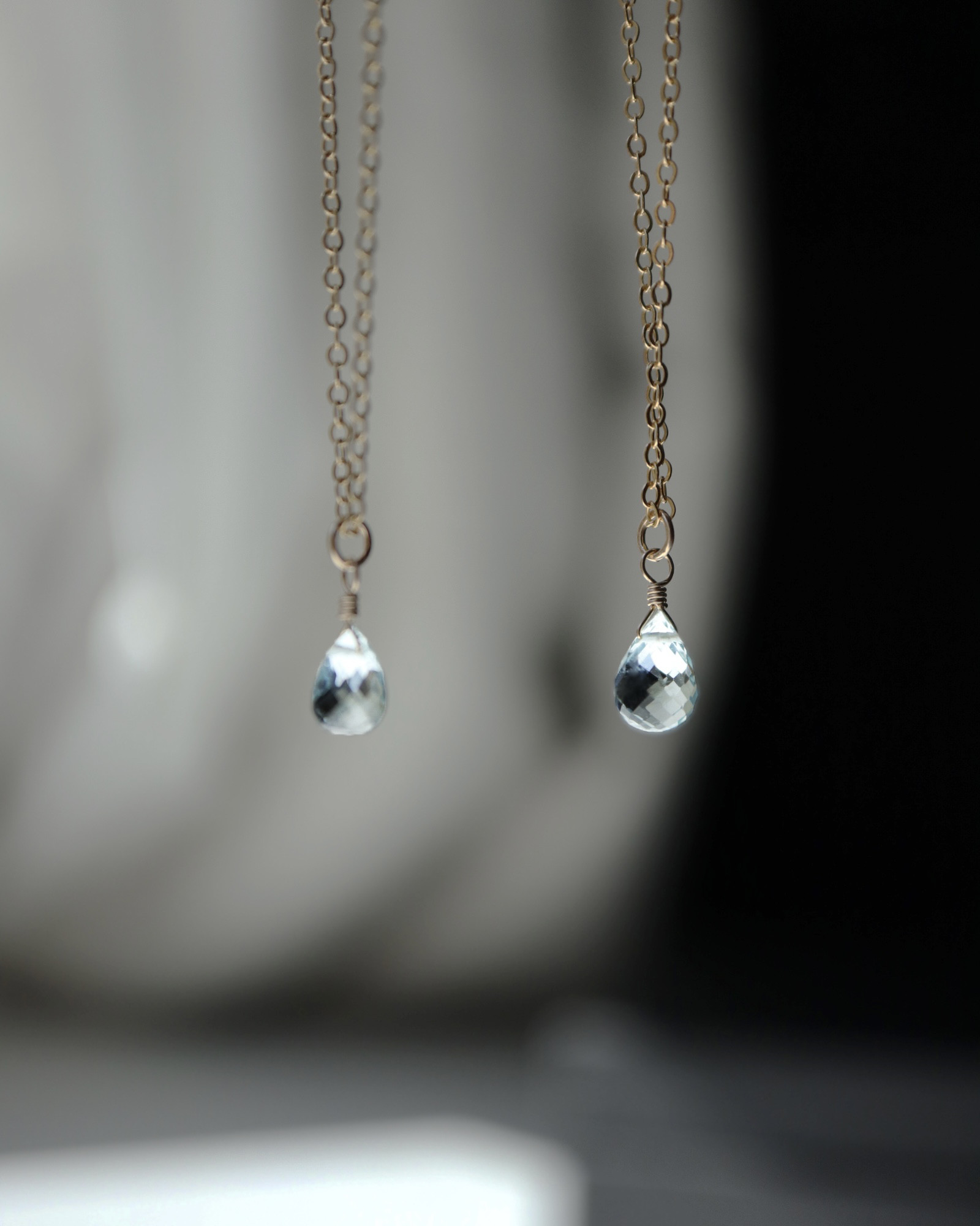 カランと鳴る氷が似合う、透き通ったカクテル アクアマリンの14kgfネックレス