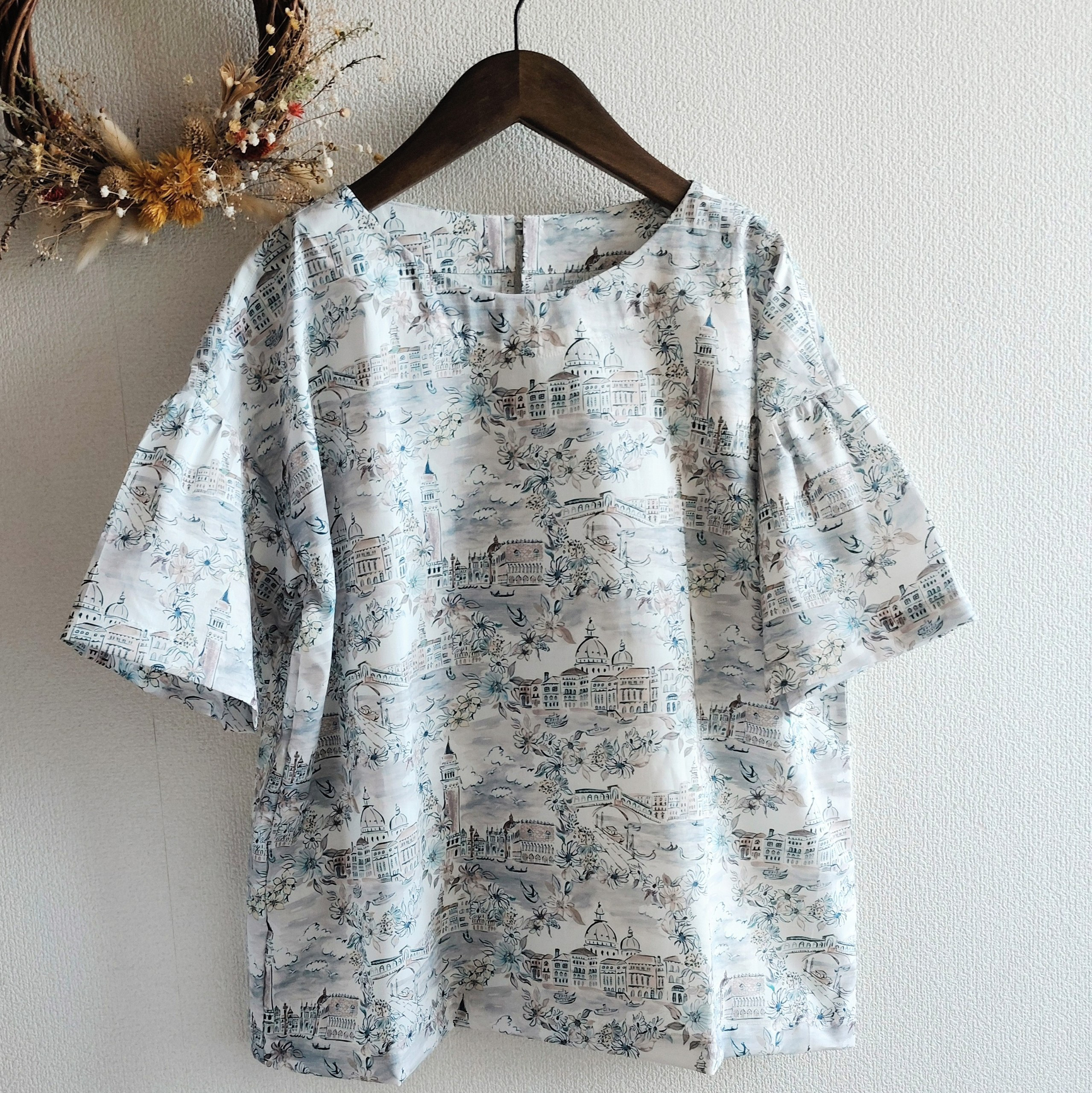 リバティ☆  LIBERTY　ヴェネツィア　　グレーブラウン 系 羽ブラウスSＭL