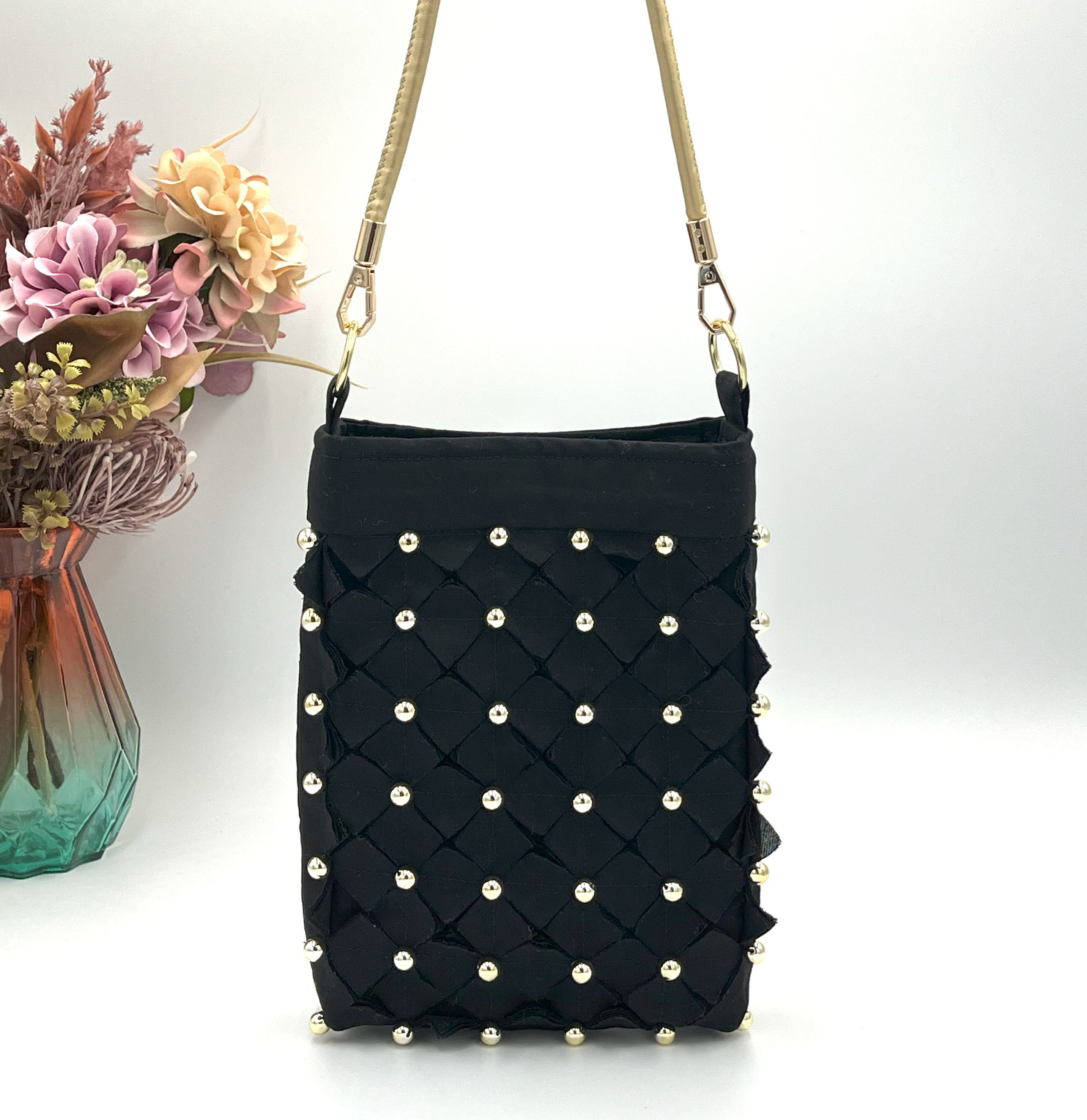 携帯POUCH『Black×Gold』　ショルダーポーチ