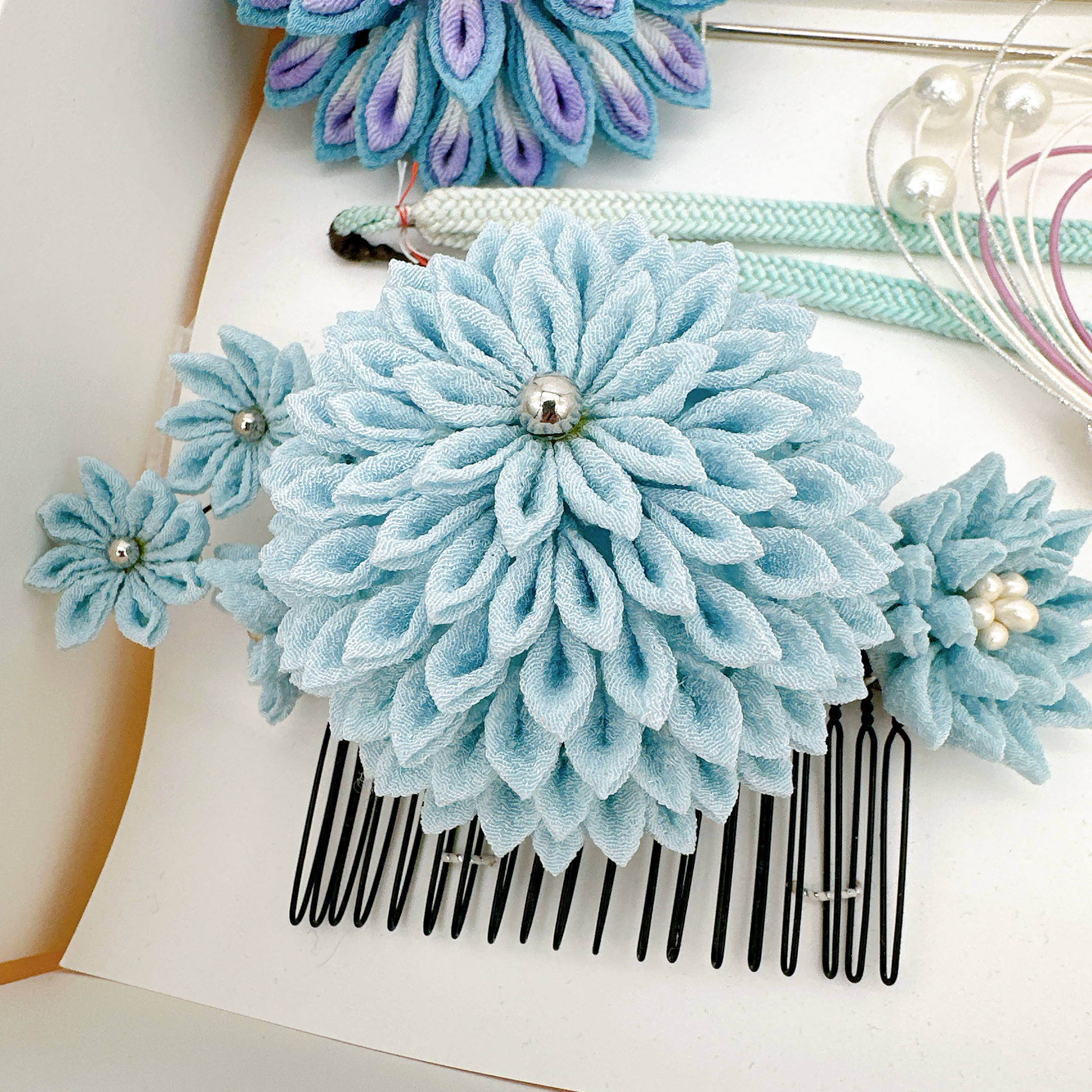 つまみ細工　グラデーションダリアかんざしセット　水色×白