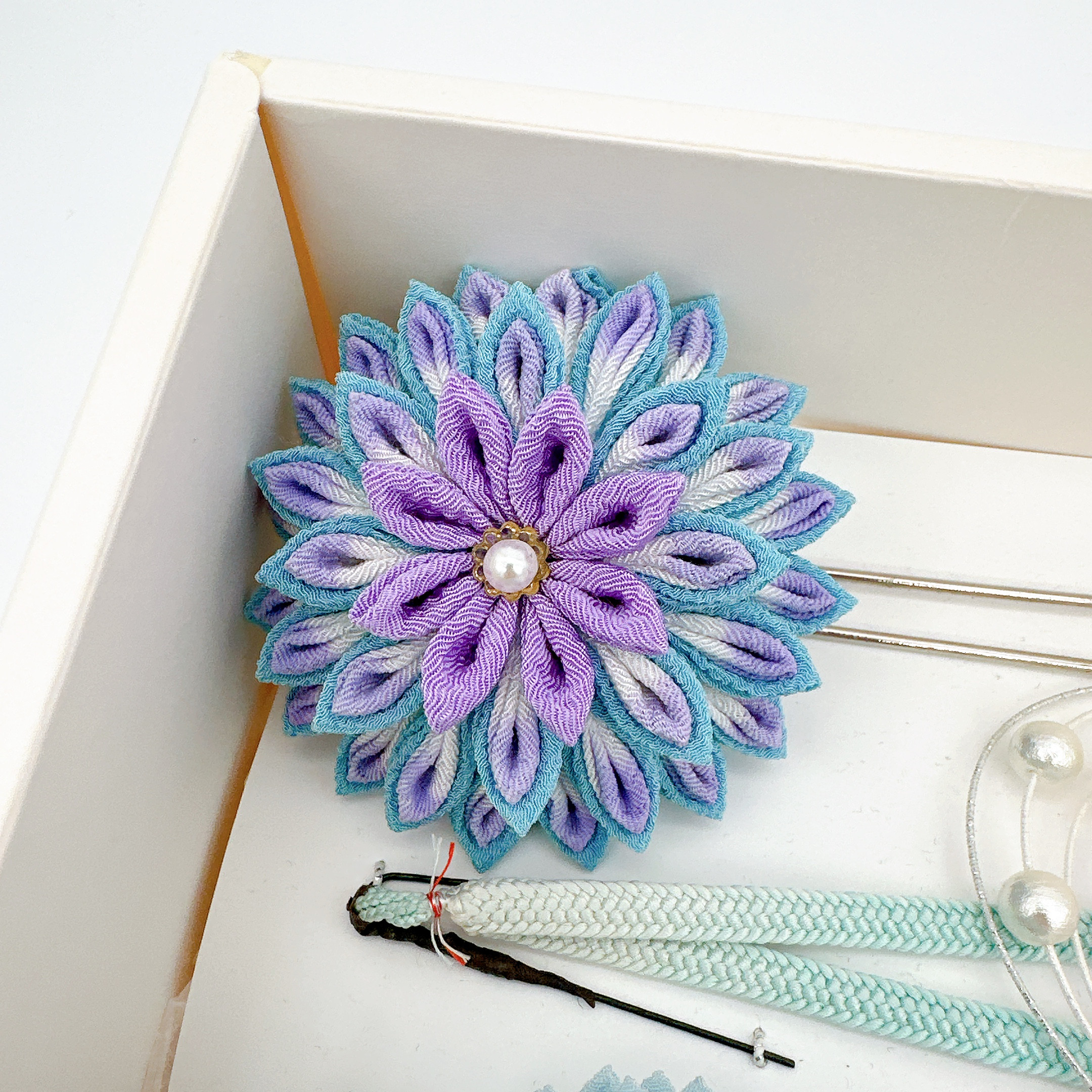 つまみ細工　グラデーションダリアかんざしセット　水色×白