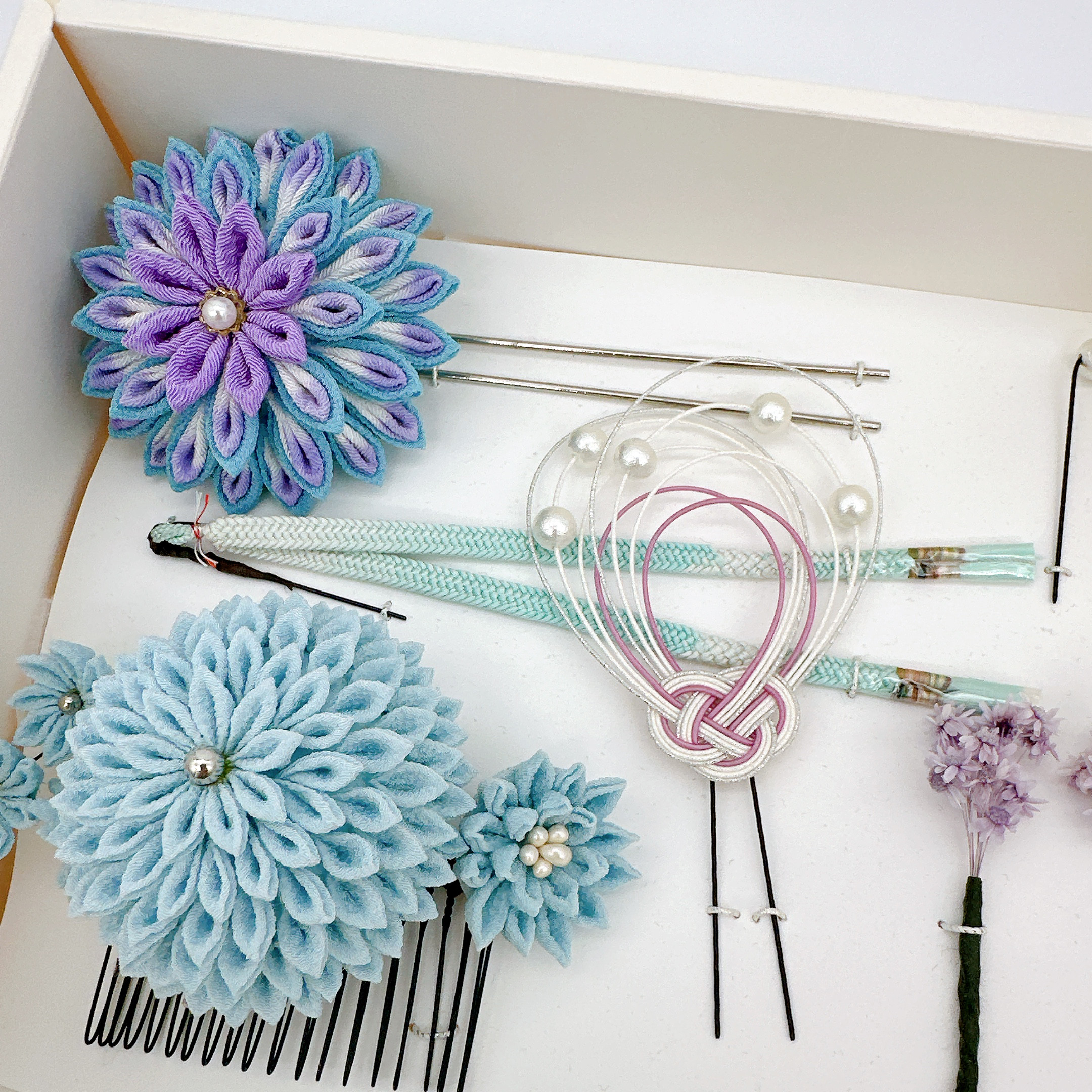 つまみ細工　グラデーションダリアかんざしセット　水色×白