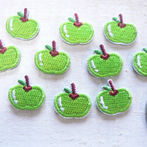 430円】(お名前)りんごのオーダーアイロンワッペン スポーティネーム