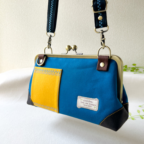 ╰(*´︶`*)╯　がま口お財布バック がま口お財布バッグ からし刺繍2本×ローヤルブルー隠しゆーれいさん