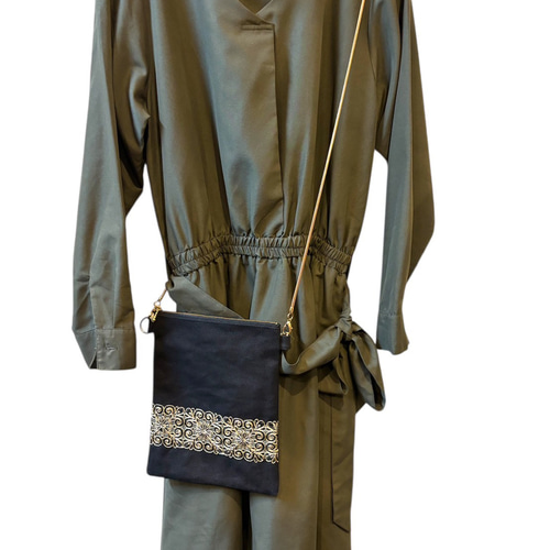 インド刺繍リボンと倉敷帆布の生地で作ったサコッシュ スマホ