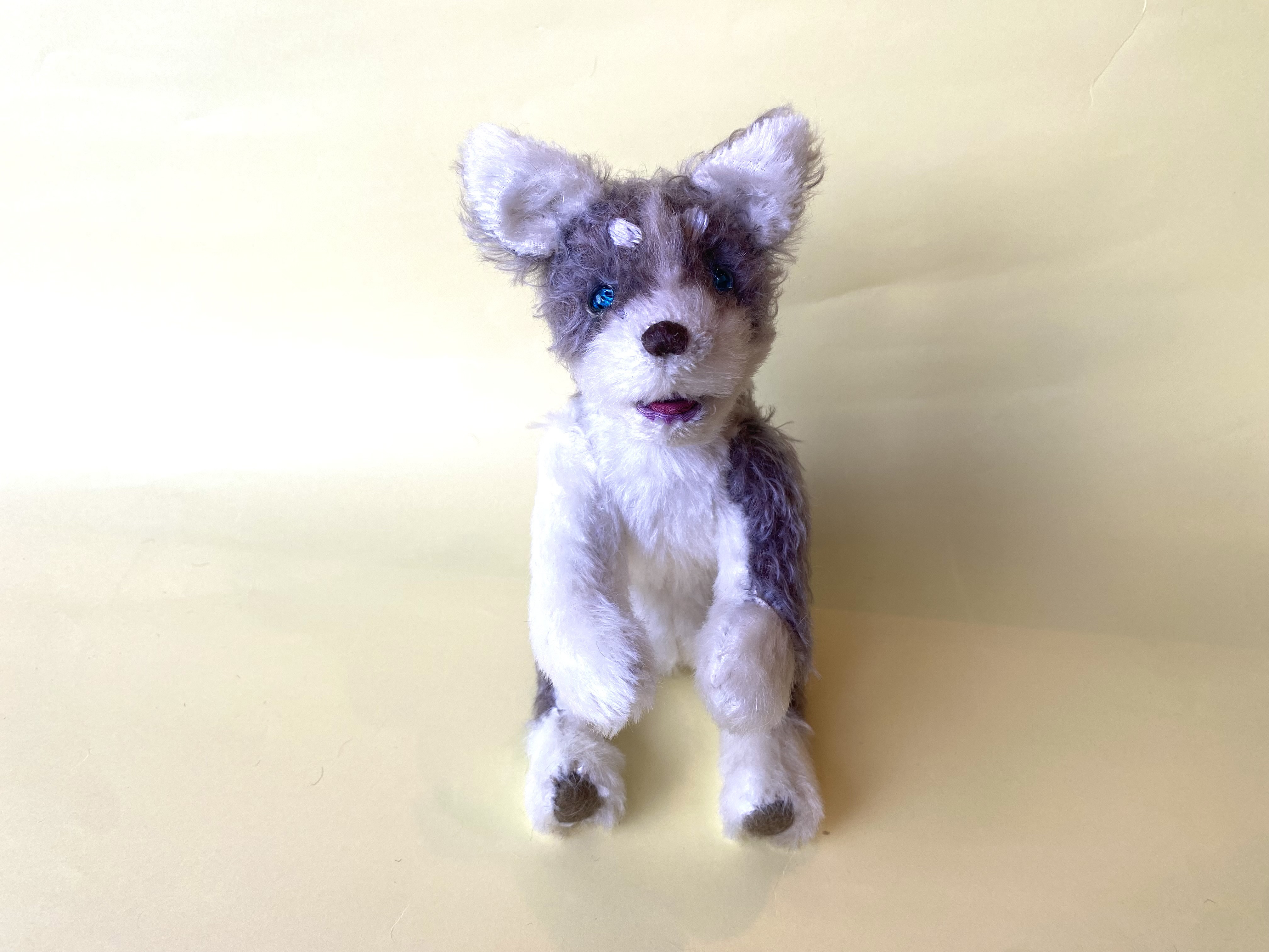 シベリアンハスキーの人形(ベージュ)27cm