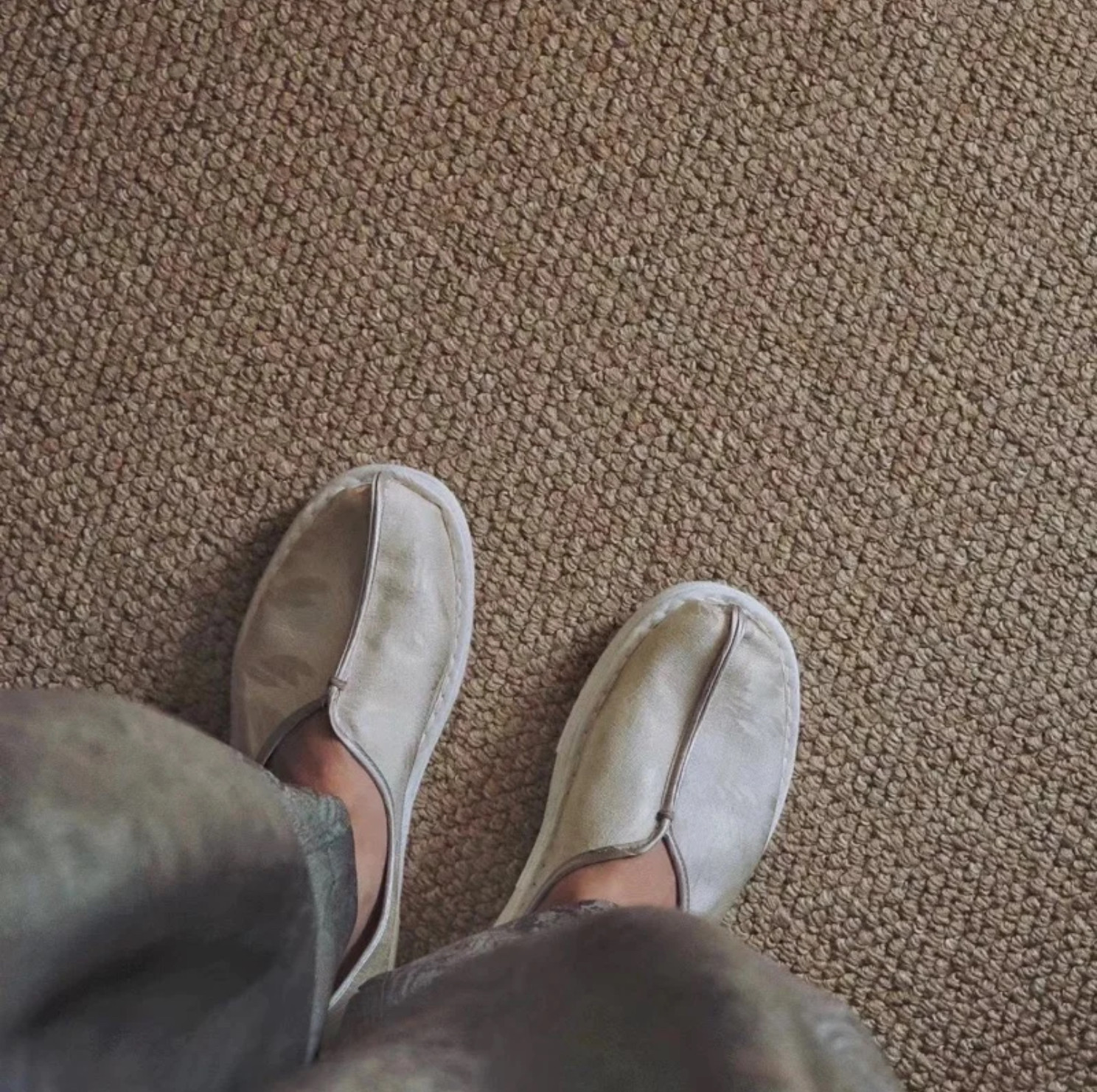 僧侶の布靴を再現したシルクフラット（ユニセックス）