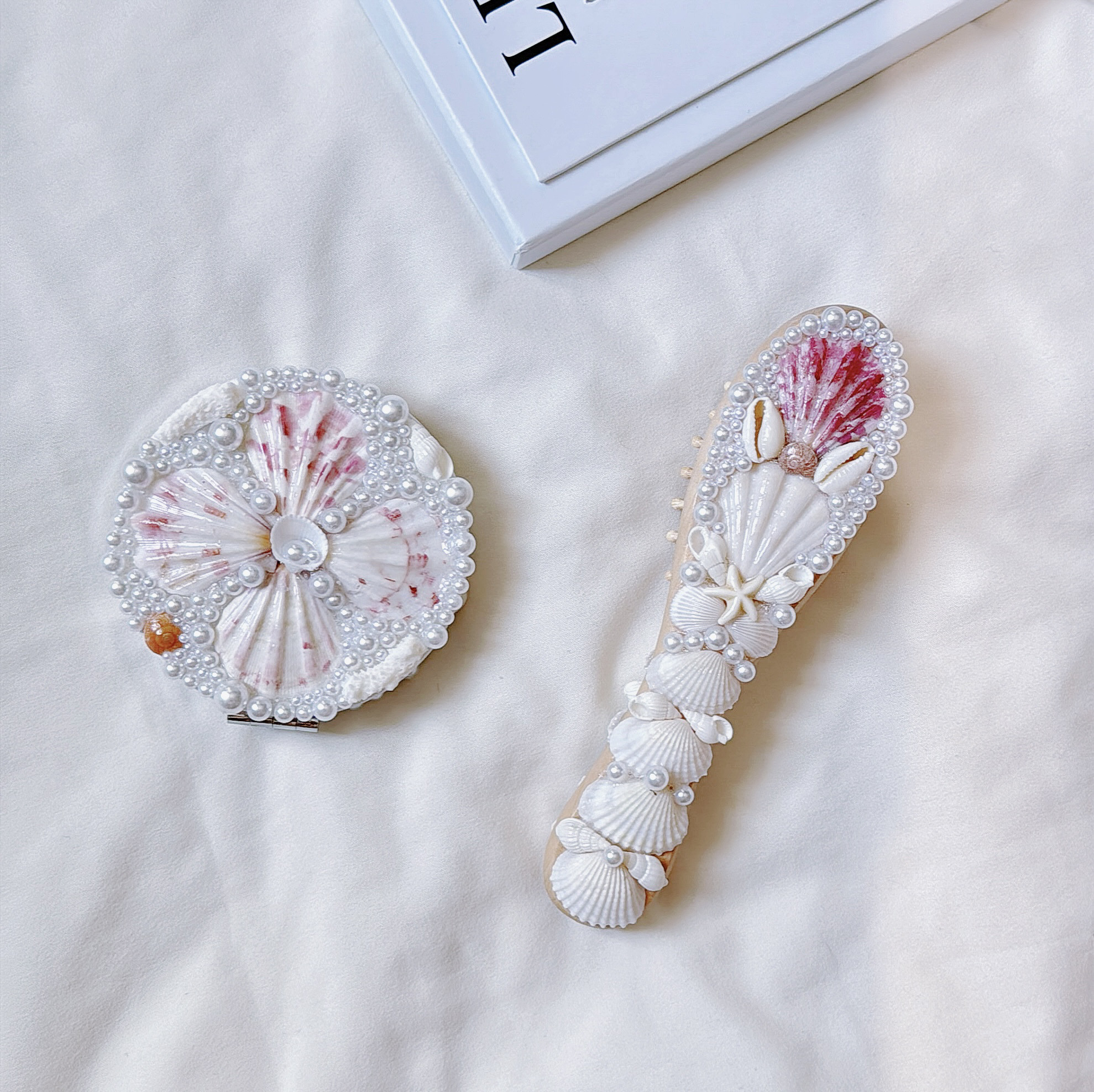 貝殻とパールの手鏡とブラシセット　発送無料