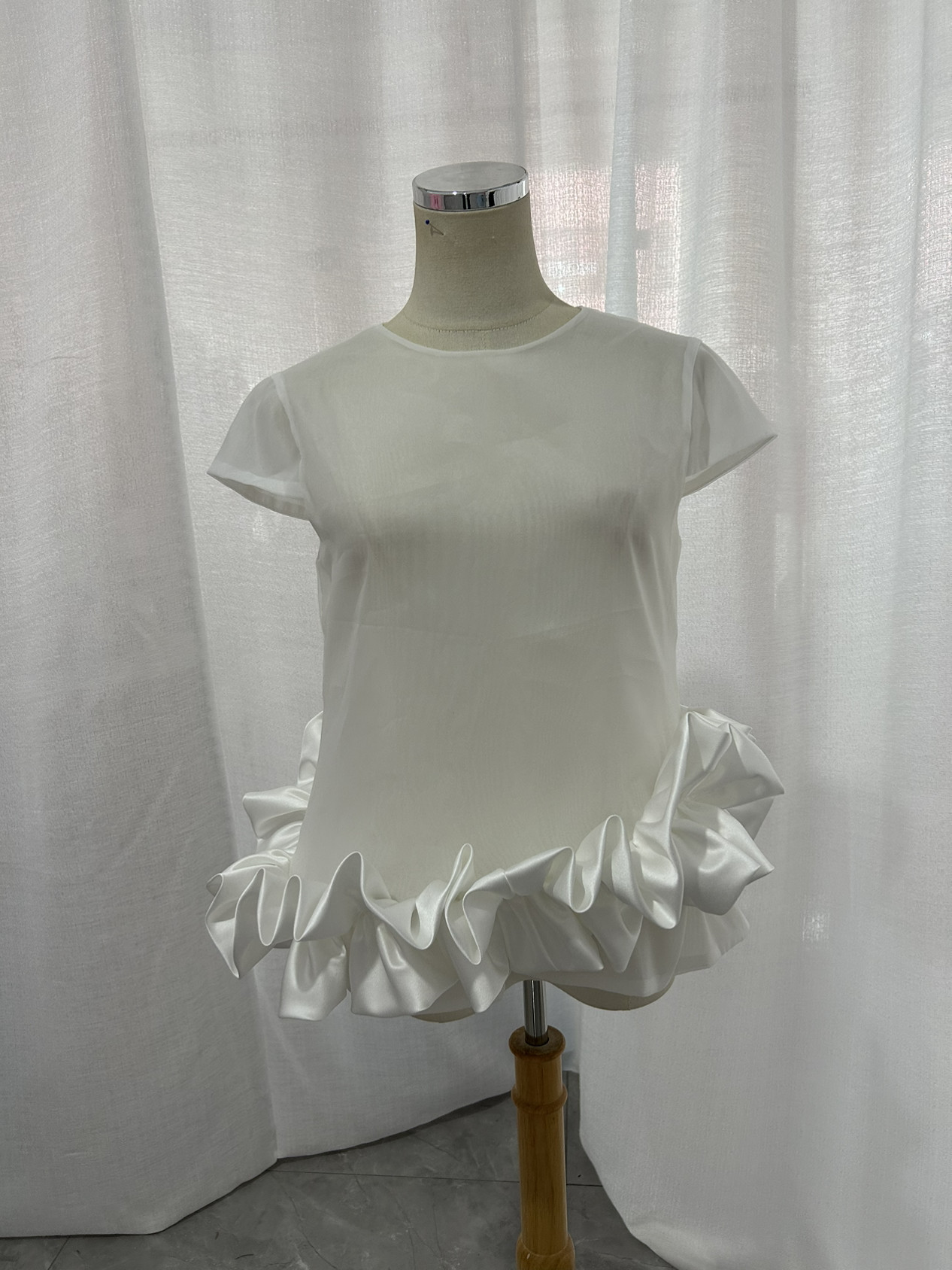 上品！ クルーネック オフホワイト   短袖 扬州纱  ラッフルフリル   トップス 花嫁