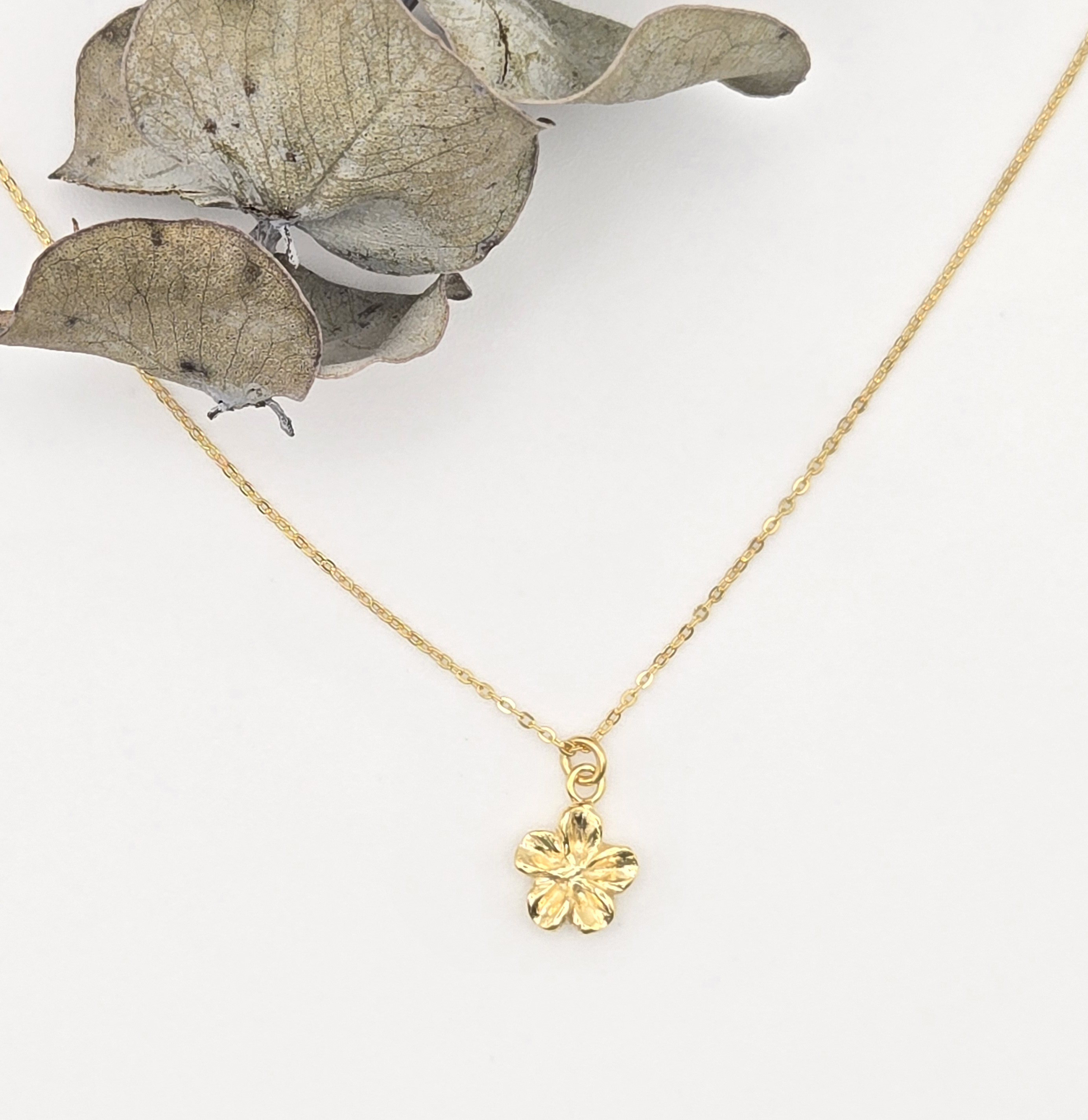 【人気商品につき只今受注制作となります】プルメリアのネックレス・シルバーに１８金のゴールドプレート