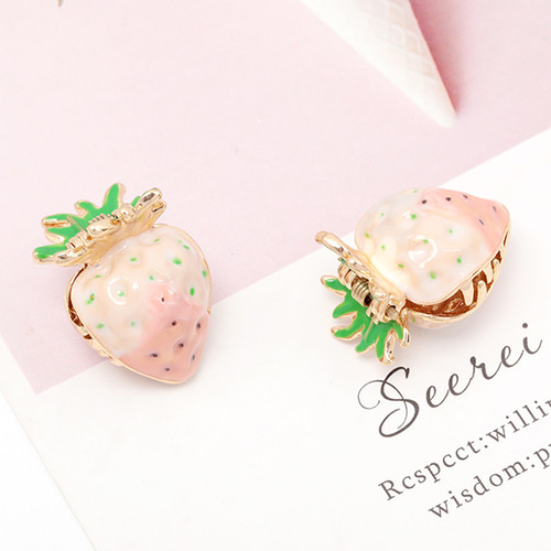 M15401 3個 いちごヘアクリップ 立体いちご 髪留め ヘアピン 髪