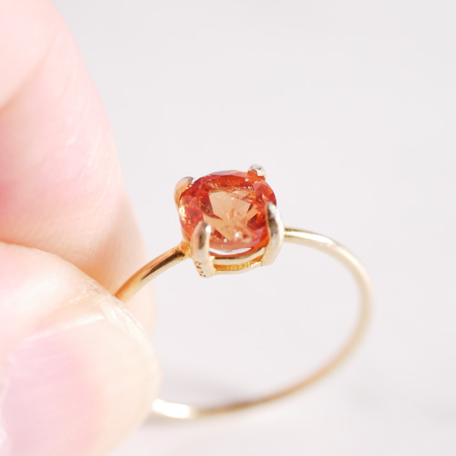 シェリー酒のようなオレンジカラーが美しいインペリアルトパーズの