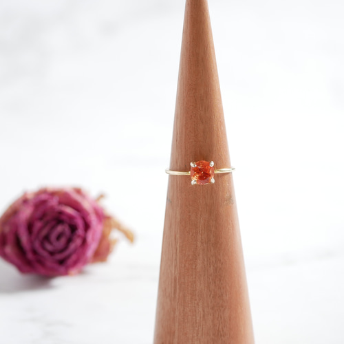 シェリー酒のようなオレンジカラーが美しいインペリアルトパーズの