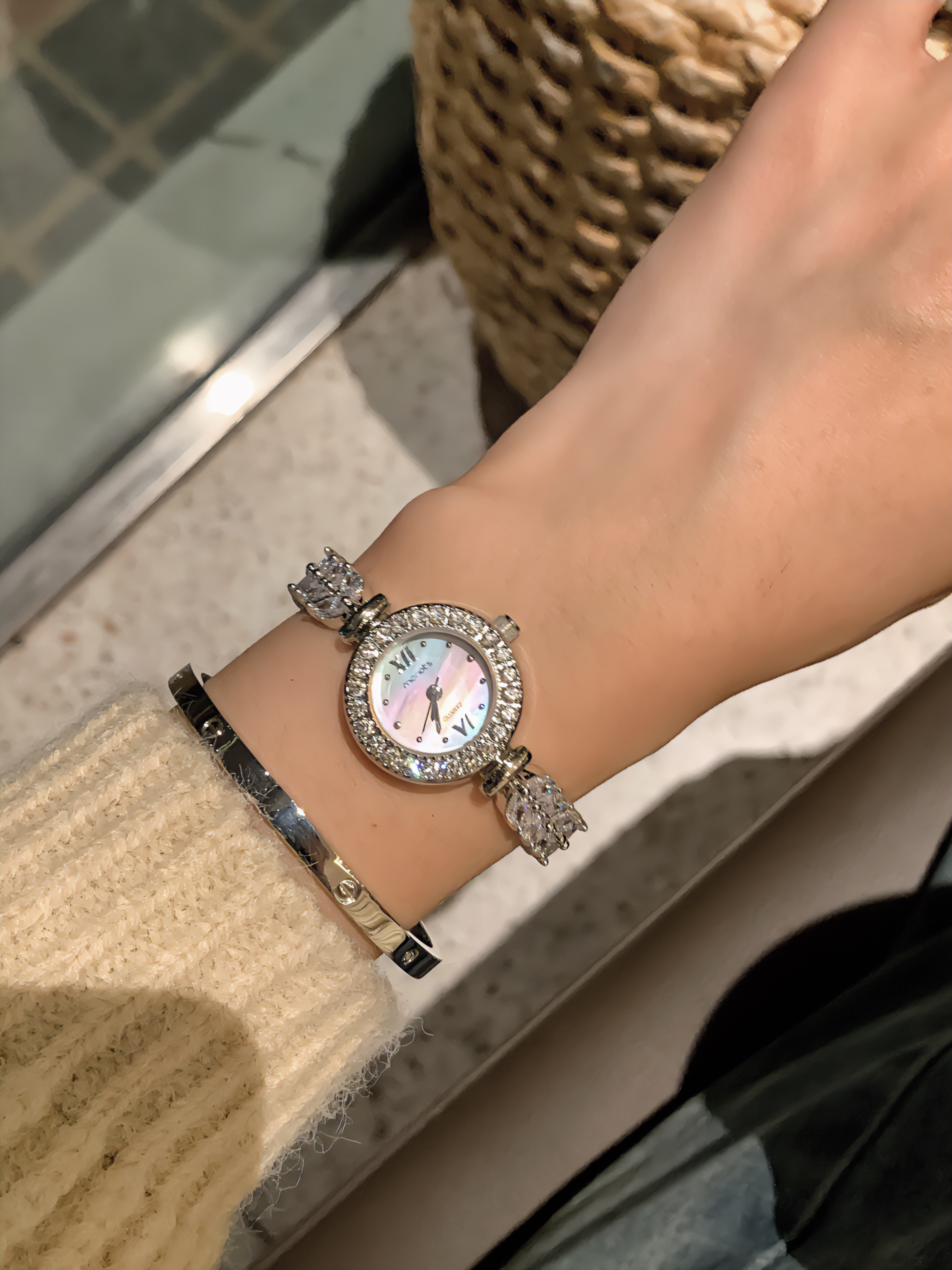 #高級感#旅行#小人数#贈り物#人魚のしっぽ～ダイヤモンド入り人魚ブレスレット時計軽くて高級で小ぶりな円盤時計彼女にプレ