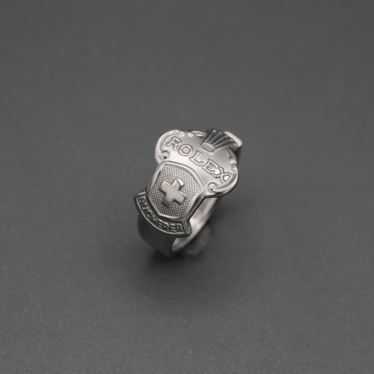 あの有名な時計メーカーの食器を指輪にしたもの＠まっすぐクロス