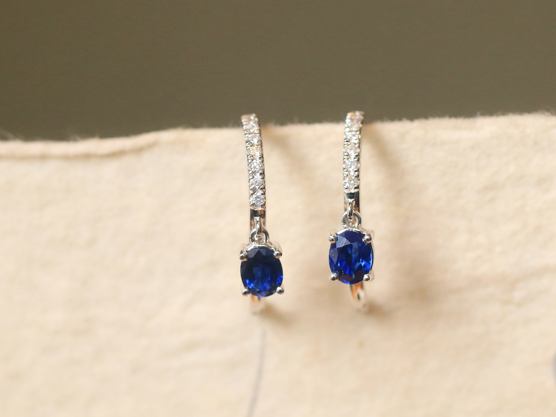 天然ダイヤモンド付きサファイアピアスk18 5502