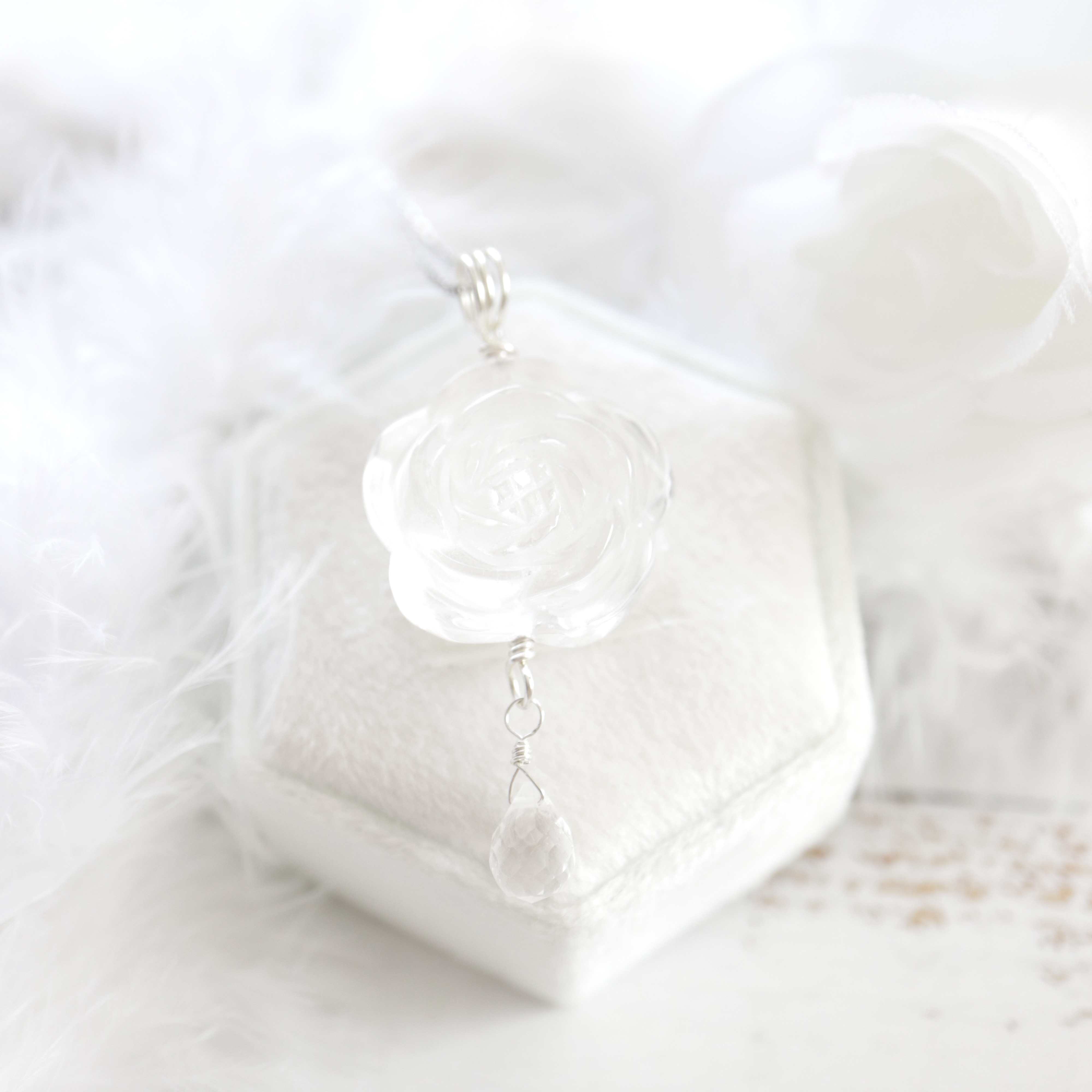 【1点もの】薔薇の水晶ネックレス《清らかな祈り》｜天然石・透明感アクセサリー