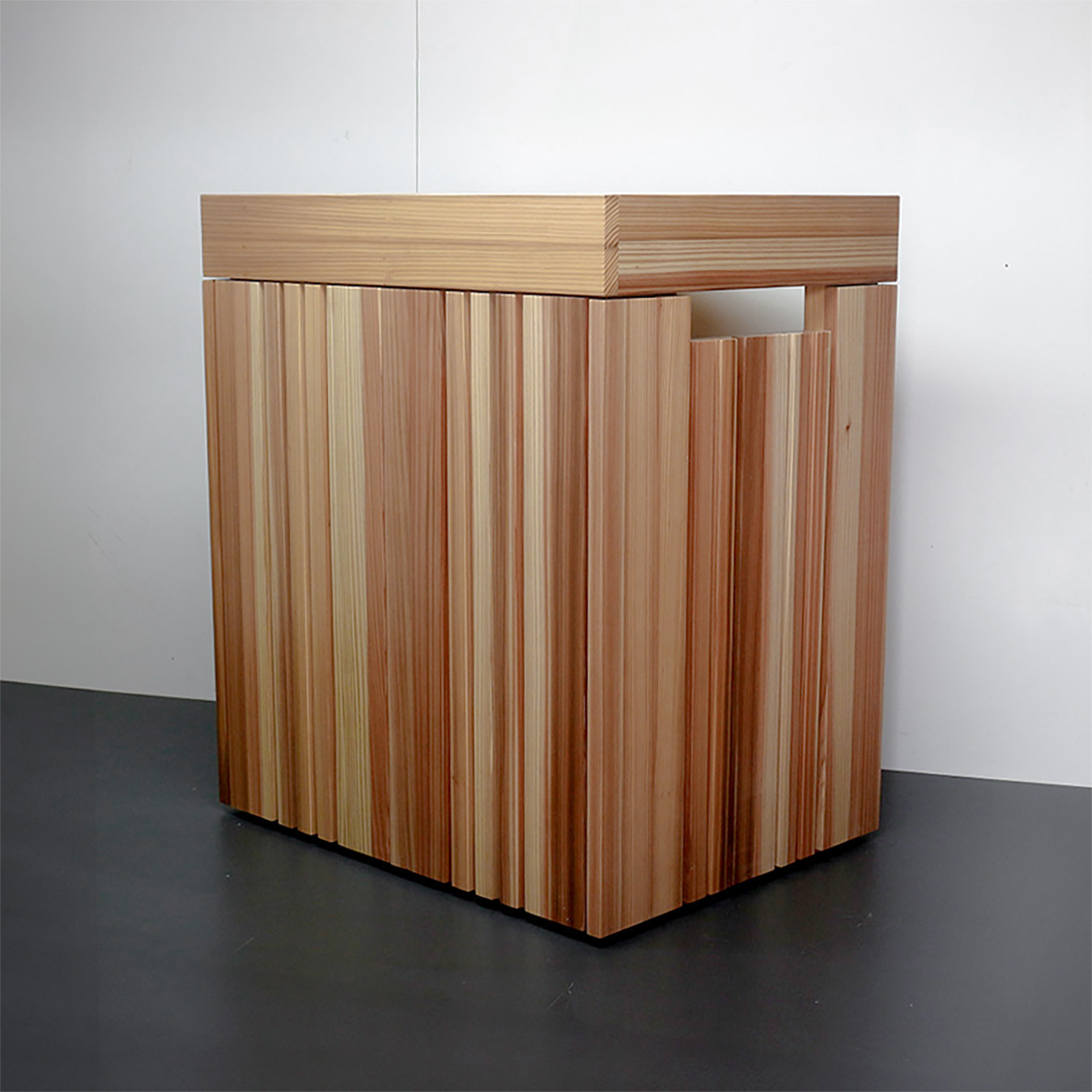 杉の燻煙材の水槽台 ６０×４５水槽用　高さ７０センチ　注文後の製作