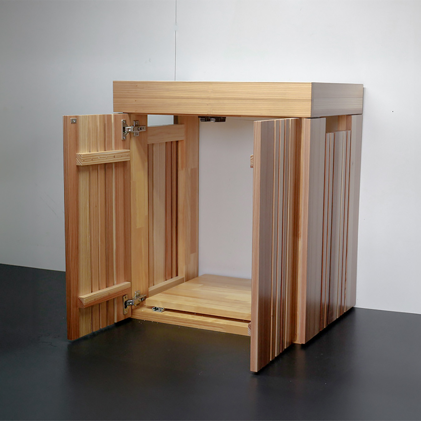 杉の燻煙材の水槽台 ６０×４５水槽用　高さ７０センチ　注文後の製作