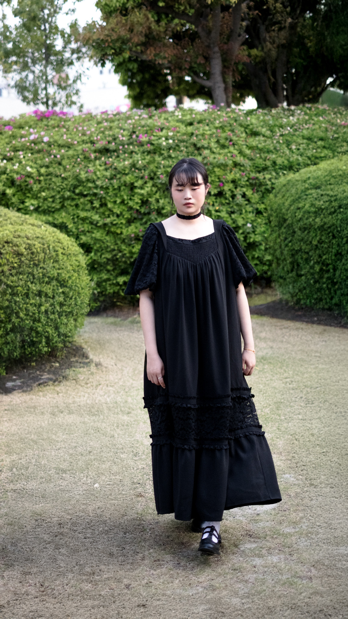 ギャザー入りスクエアネックレースワンピース / Black 21,399円