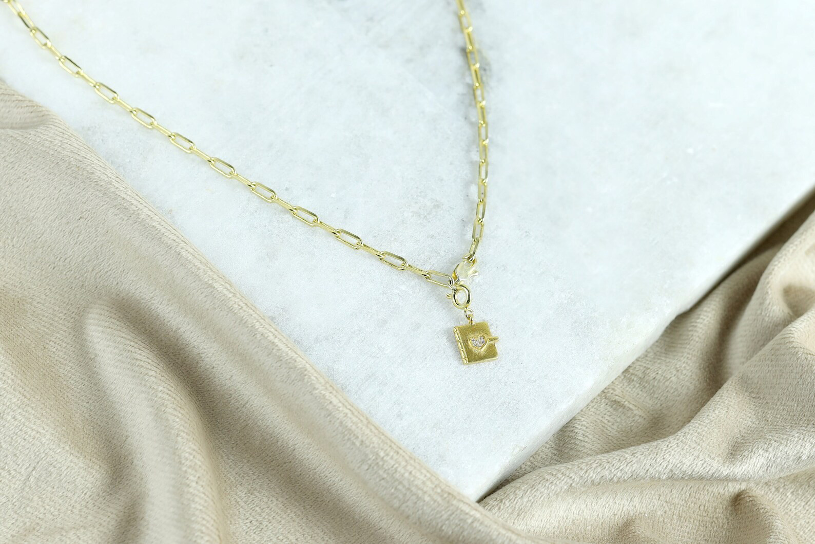 925シルバー/ラブノートテーマ天然ダイヤモンドペンダント