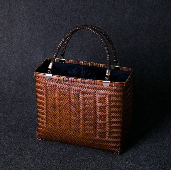 【新品・未使用】かごバック　竹編み　ハンドバッグ　カゴバッグ　牛革 手作り竹編み×革ハンドルの上質クラフトバッグ 手作り竹編み