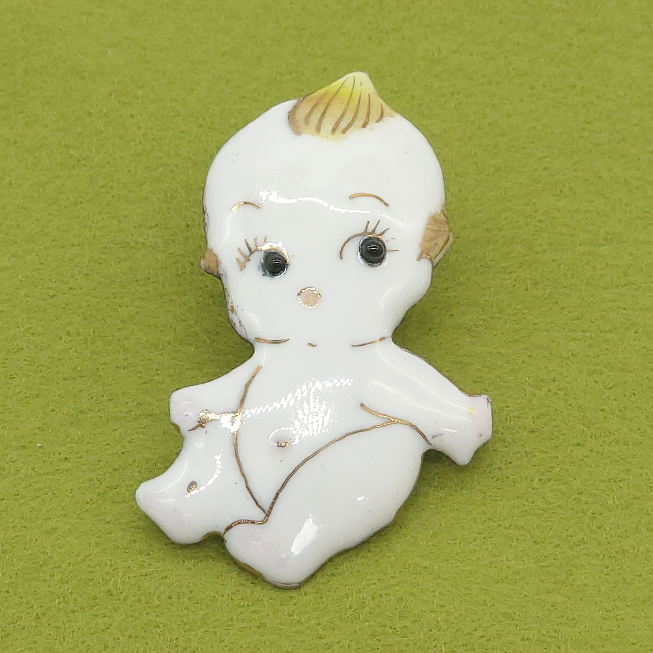 キューピー(C)の七宝焼ブローチ[受注制作]