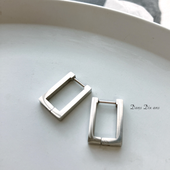 金属アレルギー対応　ステンレス　フラットスクエアピアス　/  シルバー 6枚目の画像