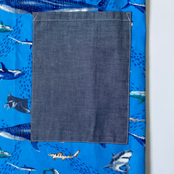 海の生き物サメ柄☆120〜130こどもエプロン、三角巾、巾着3点セット　 4枚目の画像