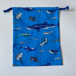 海の生き物サメ柄☆120〜130こどもエプロン、三角巾、巾着3点セット　 5枚目の画像