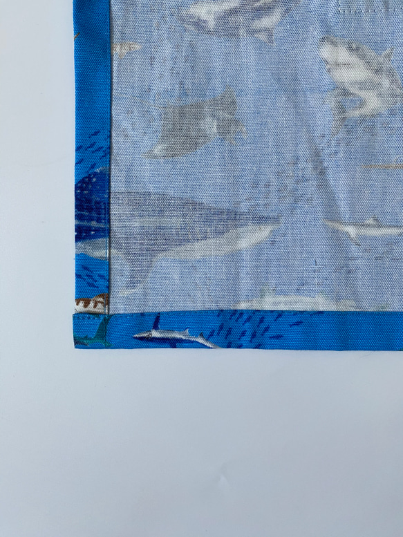 海の生き物サメ柄☆120〜130こどもエプロン、三角巾、巾着3点セット　 7枚目の画像