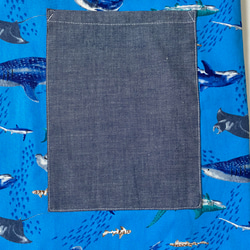 海の生き物サメ柄☆130〜140こどもエプロン、三角巾、巾着3点セット　 4枚目の画像