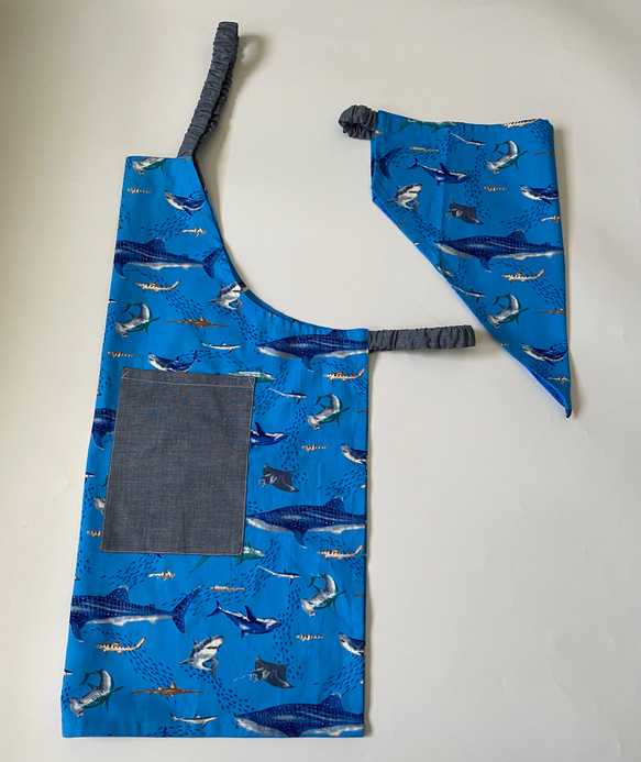 海の生き物サメ柄☆130〜140こどもエプロン、三角巾、巾着3点セット　 2枚目の画像