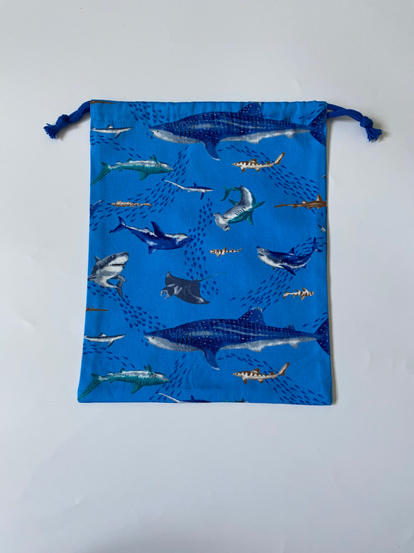 海の生き物サメ柄☆130〜140こどもエプロン、三角巾、巾着3点セット　 8枚目の画像