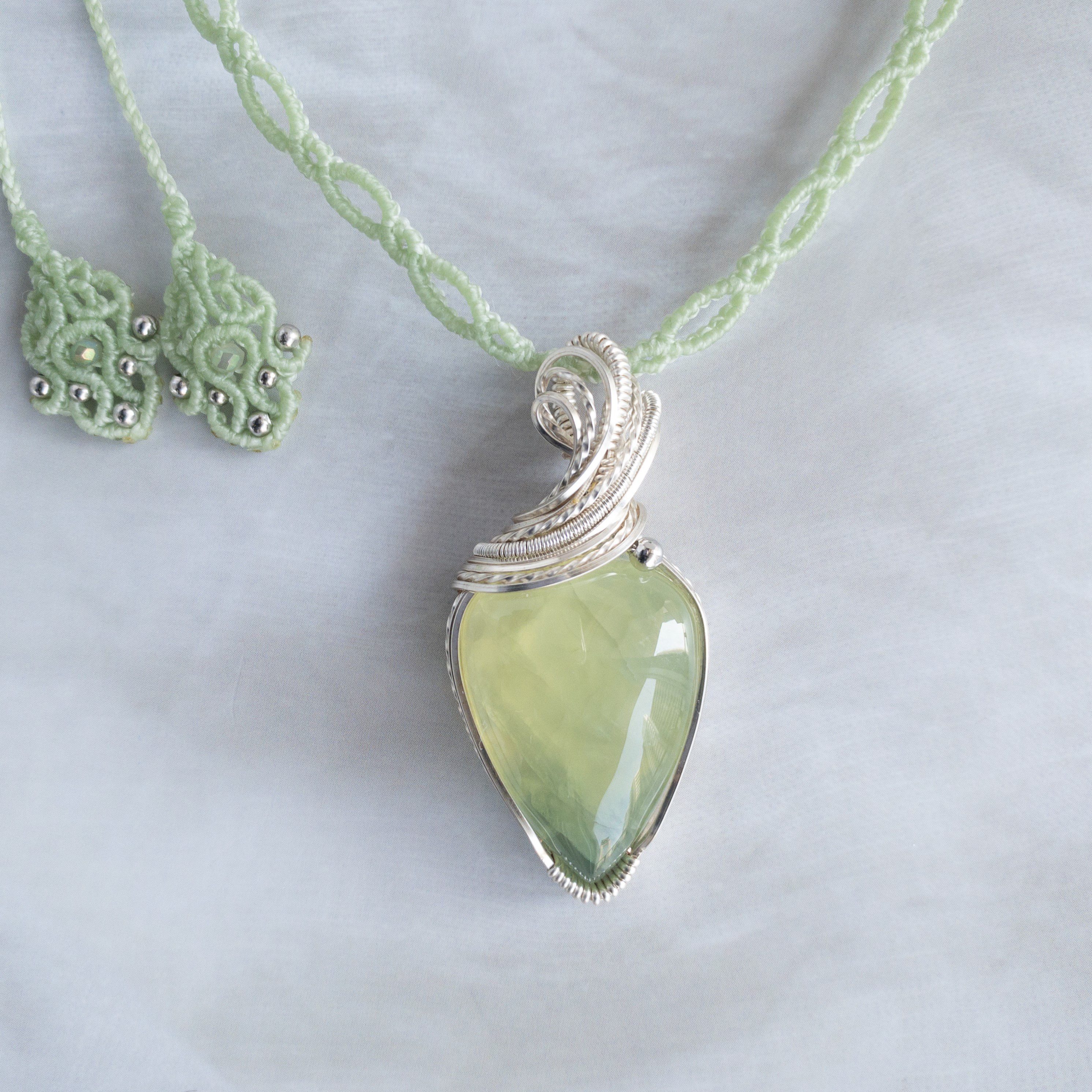 ＜プレナイト＞ ガラッシア ペンダント