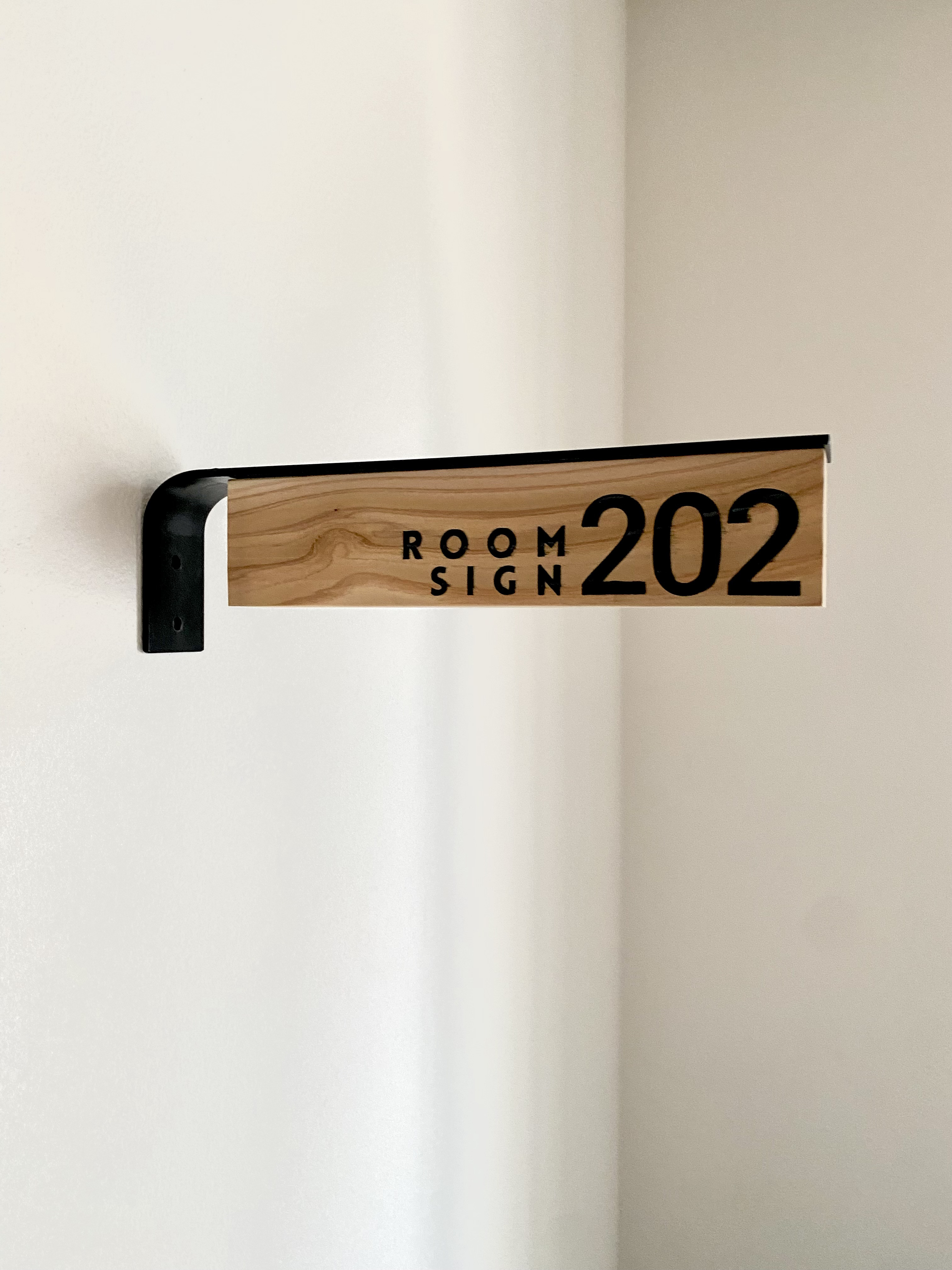 取り付け簡単！ 天然木素材とアイアンのオーダーメイド表札☆