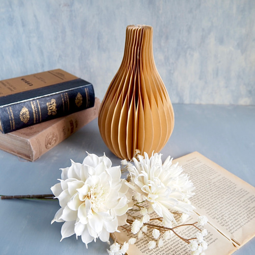 折りたたみ式ハニカムフラワーベース × ソラフラワーアレンジ【糸菊と