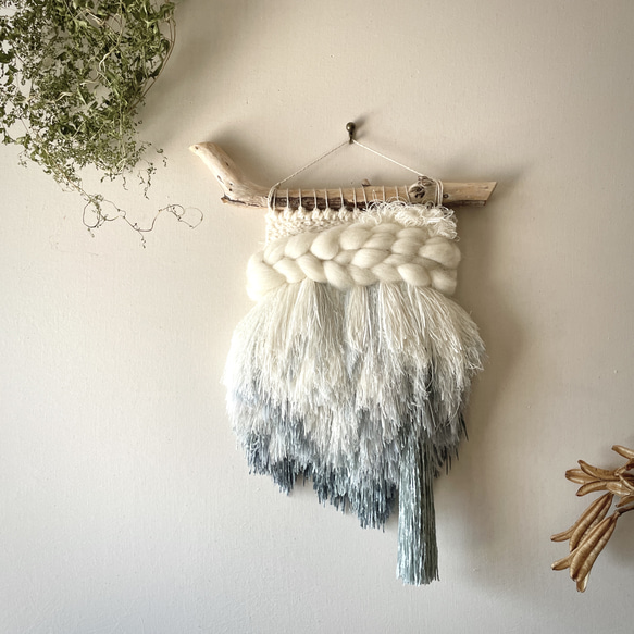 【一点もの】流木 ウィービングタペストリー 『petit,long.』 一点もの】流木 ウィービングタペストリー『やわらかグレーのふわふわ