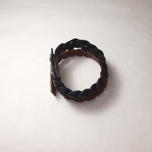 本革/ハンドメイド】 レザーブレスレット ブレスレット Made in Bayan