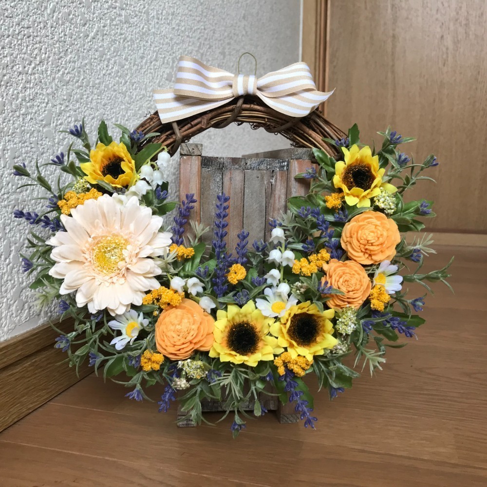 《新作》向日葵とタップリラベンダーのハーフムーンリース（1点限定）