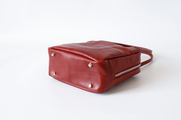 【限時特惠】柔軟真皮迷你手提包 | 容量充足，設計優雅 | 母親節或生日禮物的完美之選 第9張的照片