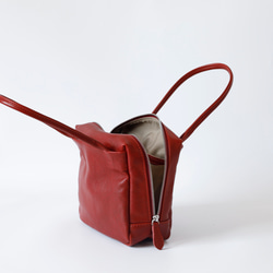 【限時特惠】柔軟真皮迷你手提包 | 容量充足，設計優雅 | 母親節或生日禮物的完美之選 第11張的照片