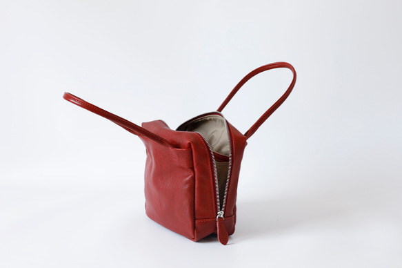 【限時特惠】柔軟真皮迷你手提包 | 容量充足，設計優雅 | 母親節或生日禮物的完美之選 第11張的照片