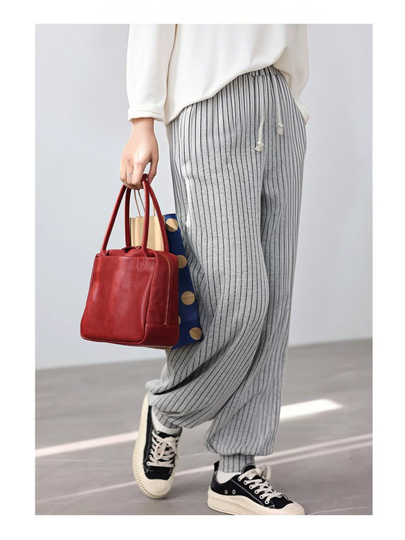 【限時特惠】柔軟真皮迷你手提包 | 容量充足，設計優雅 | 母親節或生日禮物的完美之選 第3張的照片