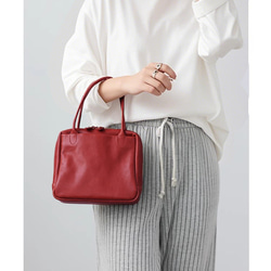 【限時特惠】柔軟真皮迷你手提包 | 容量充足，設計優雅 | 母親節或生日禮物的完美之選 第2張的照片