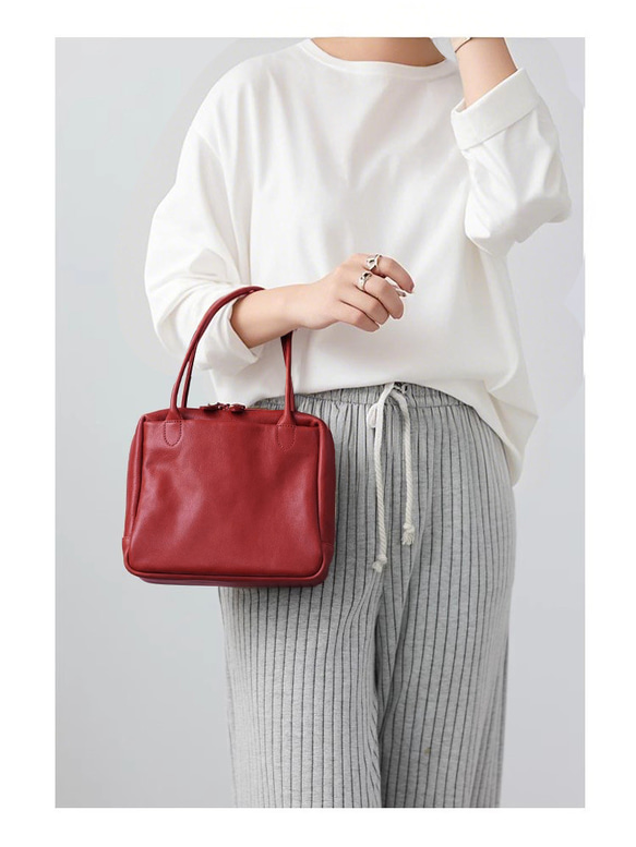【限時特惠】柔軟真皮迷你手提包 | 容量充足，設計優雅 | 母親節或生日禮物的完美之選 第2張的照片