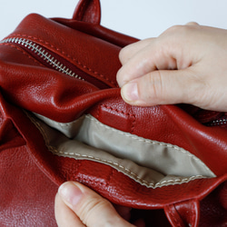 【限時特惠】柔軟真皮迷你手提包 | 容量充足，設計優雅 | 母親節或生日禮物的完美之選 第12張的照片