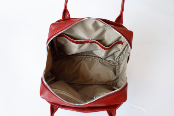 【限時特惠】柔軟真皮迷你手提包 | 容量充足，設計優雅 | 母親節或生日禮物的完美之選 第14張的照片