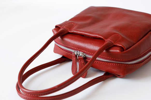 【限時特惠】柔軟真皮迷你手提包 | 容量充足，設計優雅 | 母親節或生日禮物的完美之選 第10張的照片