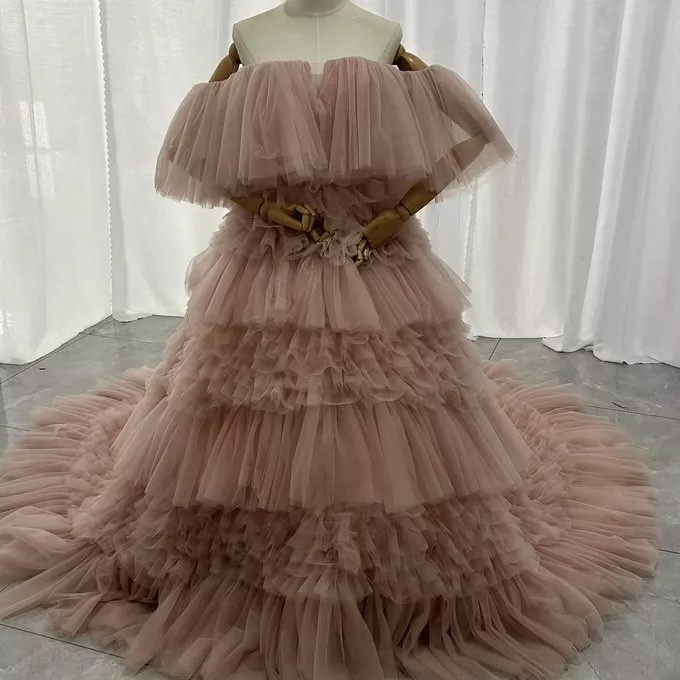 韓国風もこもこ  ピンクカラードレス　チュールドレス　フリルオフショルダー　お色直し　ふわふわ　もこもこドレス